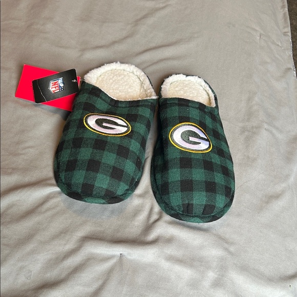 NWT GREENBAY PACKERS plaid slippers size 9-10 men’s - Picture 1 of 1